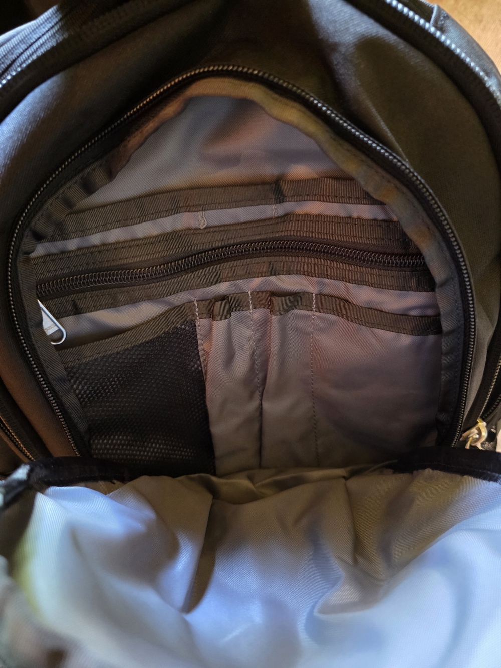 The North Face U Jester Everyday Backpack - PEGRN/BLK - Picture 9 of 11